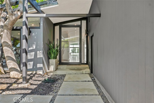 2712 N Beverly Glen Boulevard, Los Angeles CA: https://media.crmls.org/medias/414523a9-92db-4ffb-abb1-3311563edc4b.jpg