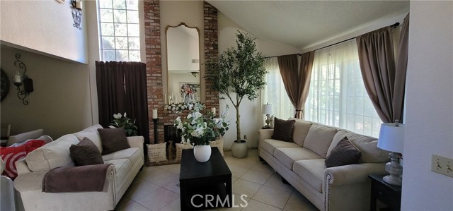 Detail Gallery Image 13 of 19 For 10853 Anemone, Moreno Valley,  CA 92557 - 5 Beds | 2/1 Baths