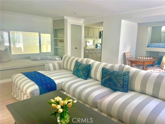 Detail Gallery Image 8 of 28 For 265 Mayflower, Newport Beach,  CA 92660 - 2 Beds | 2 Baths