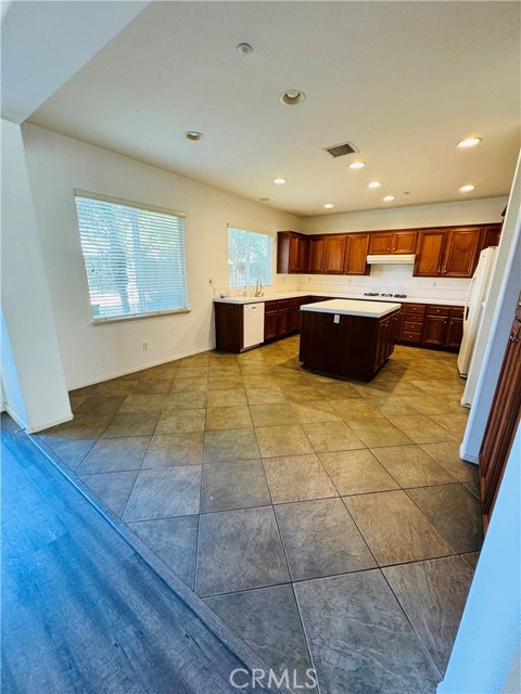 Detail Gallery Image 9 of 18 For 1665 Valley Falls Ave, Redlands,  CA 92374 - 4 Beds | 2/1 Baths