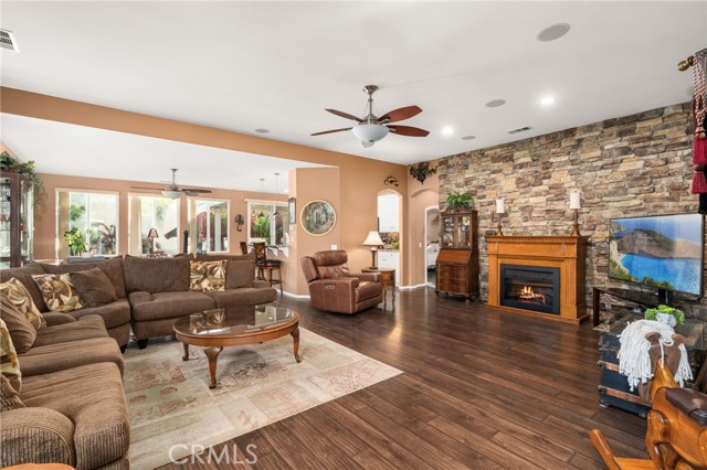 Detail Gallery Image 3 of 37 For 382 Casper Dr, Hemet,  CA 92545 - 2 Beds | 2 Baths