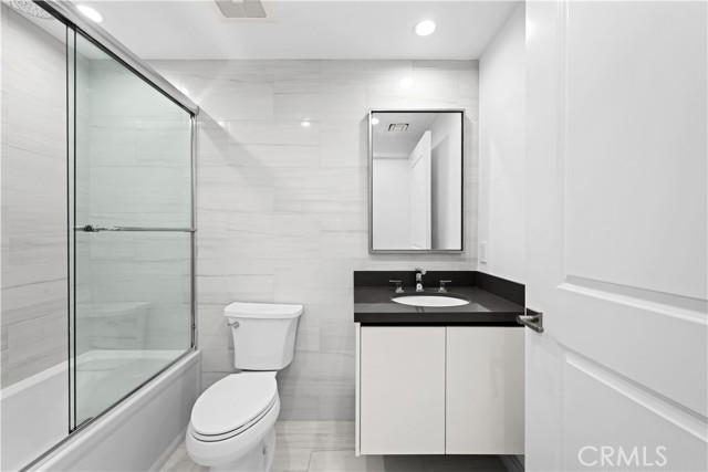 Detail Gallery Image 9 of 19 For 4214 Fulton Ave #302,  Studio City,  CA 91604 - 3 Beds | 2 Baths
