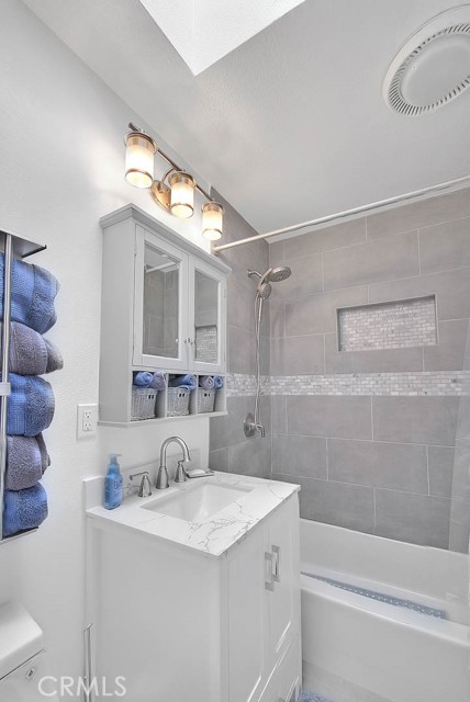 Detail Gallery Image 40 of 67 For 5026 Hersholt, Lakewood,  CA 90712 - 5 Beds | 2 Baths