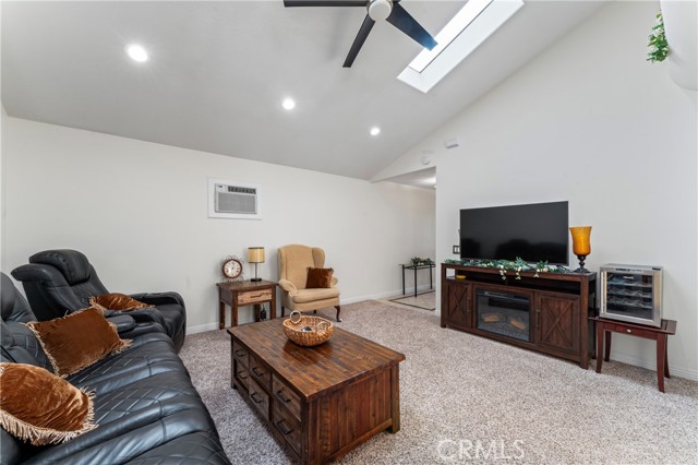 Detail Gallery Image 7 of 44 For 27932 Calypso Ln, Canyon Country,  CA 91351 - 4 Beds | 2 Baths