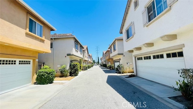 Detail Gallery Image 1 of 33 For 15721 Cobalt St #105,  Sylmar,  CA 91342 - 4 Beds | 2/1 Baths