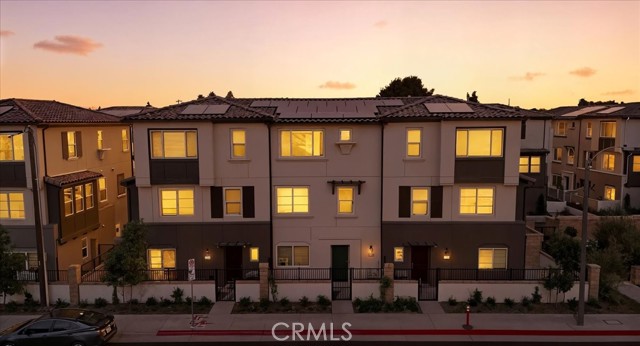 Detail Gallery Image 2 of 37 For 9318 via Azul, Pico Rivera,  CA 90660 - 4 Beds | 3/1 Baths