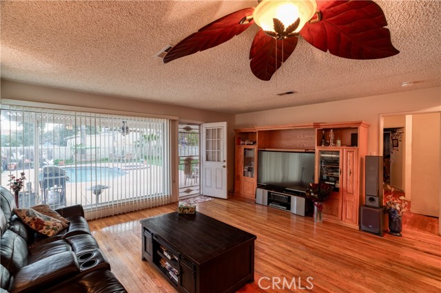 Detail Gallery Image 9 of 21 For 17048 Germain St, Granada Hills,  CA 91344 - 4 Beds | 2 Baths
