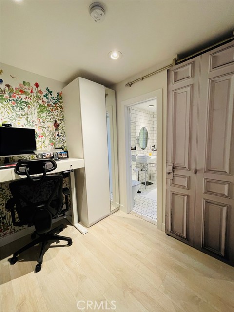 Detail Gallery Image 3 of 10 For 180 Mcknight Dr #7,  Laguna Beach,  CA 92651 - 1 Beds | 1 Baths