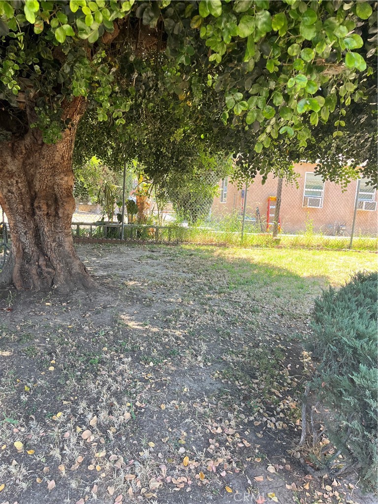https://media.crmls.org/medias/414a9477-8f6b-47e8-ad05-3f5c6be1a5c7.jpg?preset=X-Large