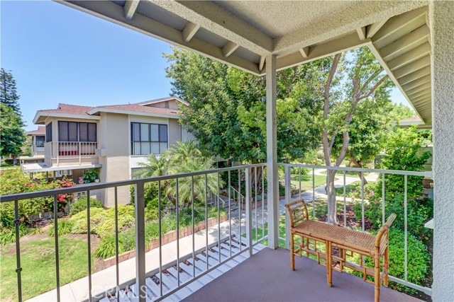 925 Ave Majorca, Laguna Woods CA: https://media.crmls.org/medias/414abd69-ce1f-4cb7-9970-1ddb0dd984b7.jpg