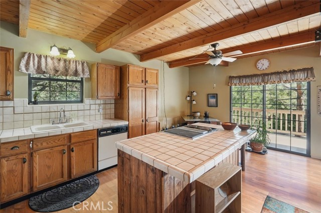 2229 Birchwood Way, Pine Mountain Club CA: https://media.crmls.org/medias/414afdd4-2510-421e-a530-fb4731e3513f.jpg