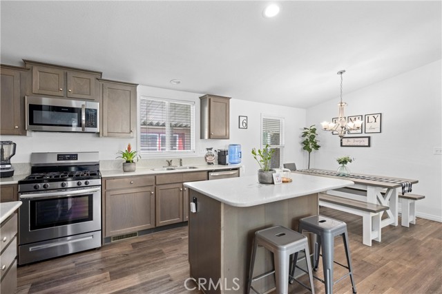 913 S Grand Avenue, San Jacinto CA: https://media.crmls.org/medias/414cab0a-4891-4be2-9f2a-77424f315405.jpg