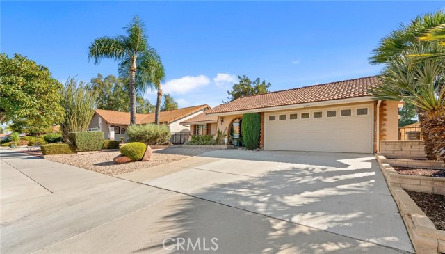 Detail Gallery Image 4 of 39 For 2059 Silver Oaks Way, Hemet,  CA 92545 - 2 Beds | 2 Baths