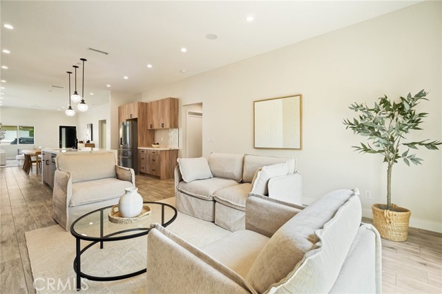 Detail Gallery Image 12 of 29 For 422 Almond Ave, Monrovia,  CA 91016 - 5 Beds | 4 Baths