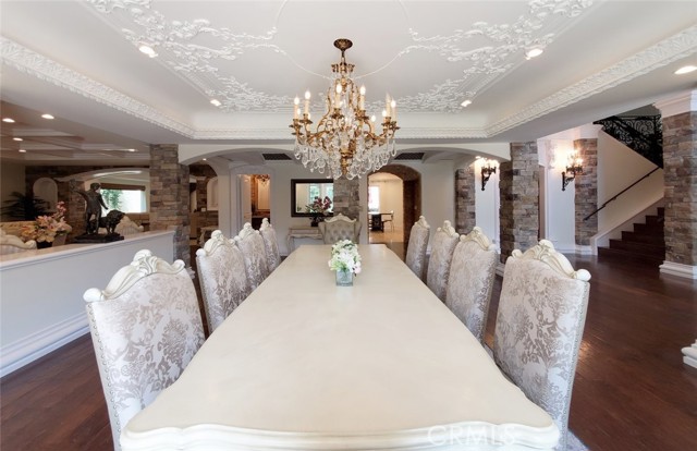 Detail Gallery Image 7 of 45 For 11947 Iredell St, Studio City,  CA 91604 - 7 Beds | 8 Baths