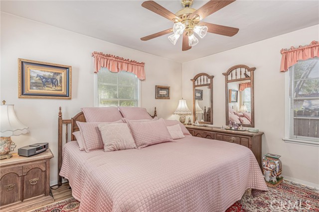 838 838 College Ave, Redlands CA: https://media.crmls.org/medias/414e0072-935c-406d-b9d2-a9e3db4dc420.jpg