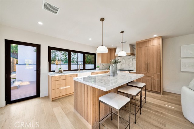 2605 N Poinsettia Avenue, Manhattan Beach CA: https://media.crmls.org/medias/414e2598-7785-4f23-bf8f-4ace02a651f0.jpg