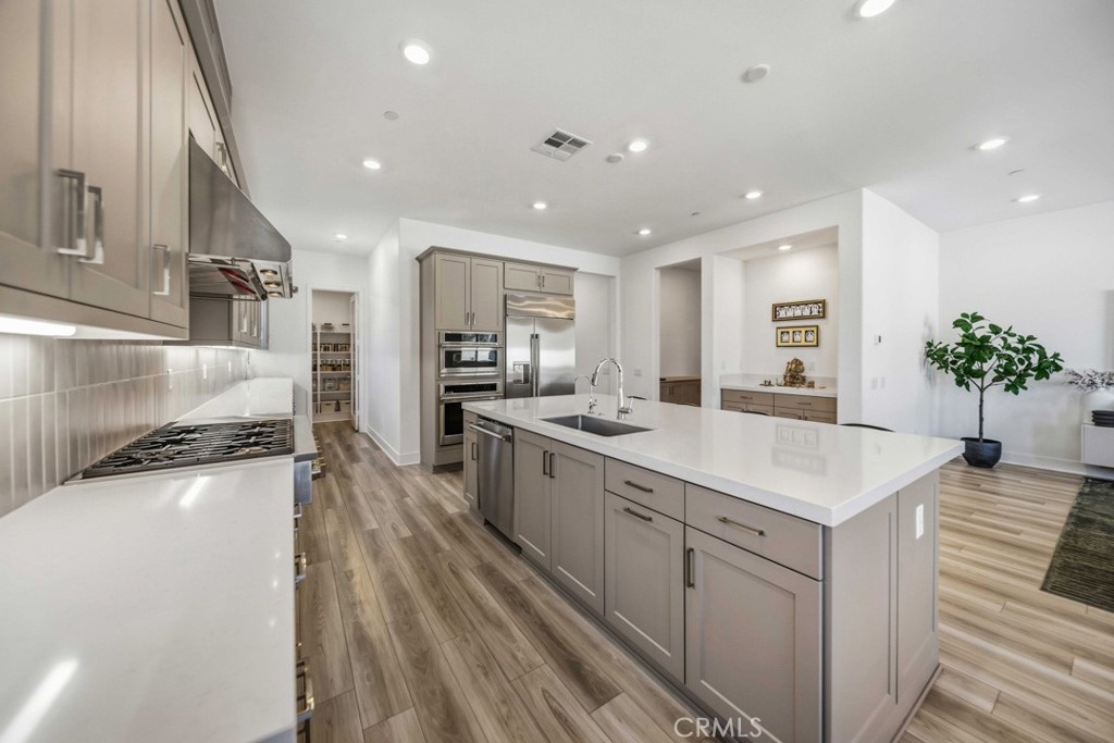 https://media.crmls.org/medias/414e644d-3d5b-4fde-9792-827aa6944f0d.jpg?preset=X-Large