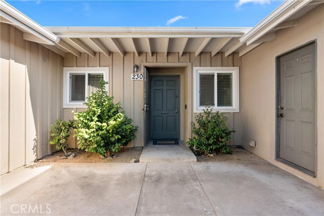 Detail Gallery Image 3 of 25 For 230 E Hoover Ave, Orange,  CA 92867 - 4 Beds | 2 Baths