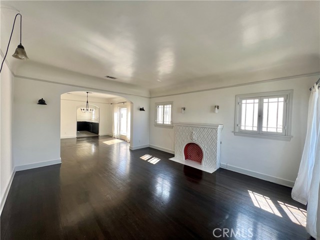 Detail Gallery Image 3 of 32 For 124 1/2 S Westmoreland Ave #1/2,  Los Angeles,  CA 90004 - 2 Beds | 2 Baths