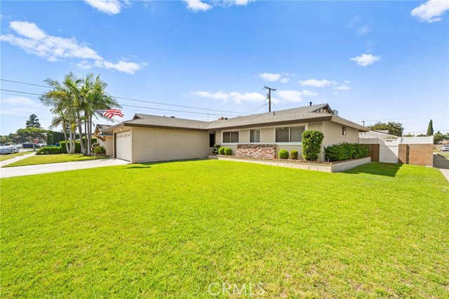 6051 Santa Barbara Avenue, Garden Grove CA: https://media.crmls.org/medias/414f87b6-3d47-4be7-a457-6b2dc2fc2ec8.jpg