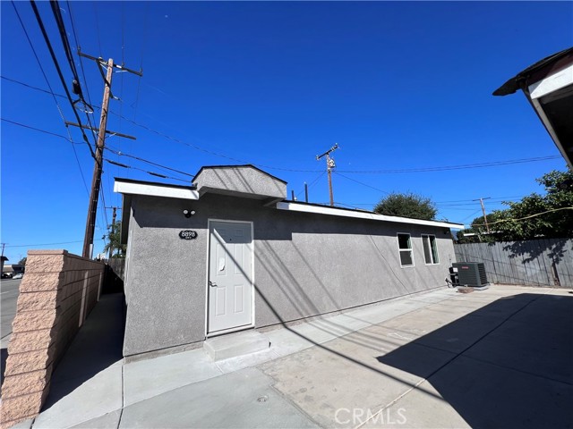 8898 Emerald Ave, Fontana, CA 92335