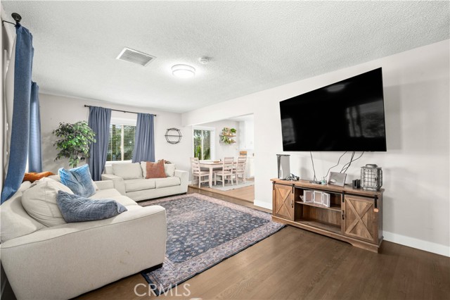 Detail Gallery Image 5 of 49 For 10358 Trabuco, Bellflower,  CA 90706 - 4 Beds | 2 Baths