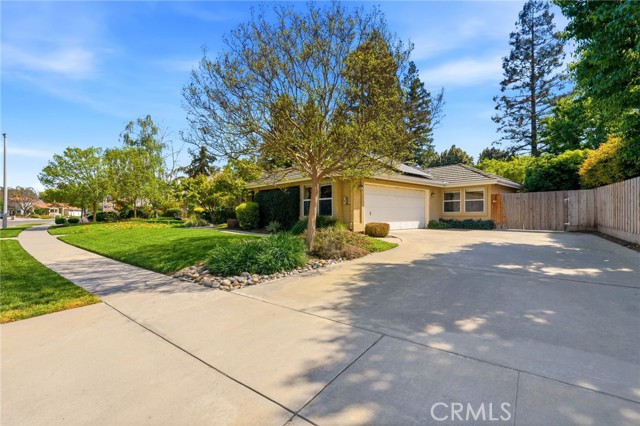 Detail Gallery Image 4 of 61 For 2134 Cottonwood Cir, Visalia,  CA 93277 - 4 Beds | 3 Baths