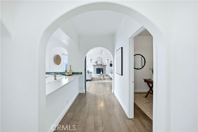 Detail Gallery Image 18 of 46 For 108 Roycroft Ave, Long Beach,  CA 90803 - 4 Beds | 3/1 Baths