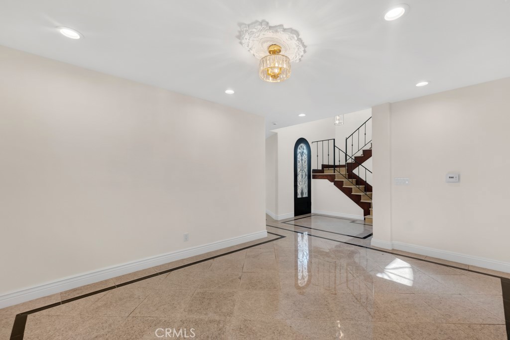 https://media.crmls.org/medias/4150f614-5a56-4729-b6fd-cc9322559369.jpg?preset=X-Large