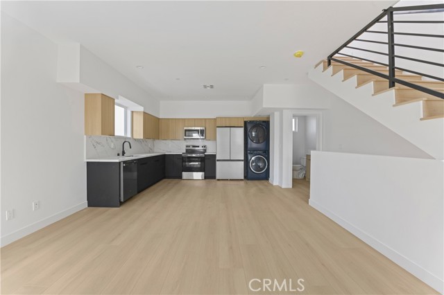 4511 Rosewood Avenue, Los Angeles CA: https://media.crmls.org/medias/415129e6-ee9c-43fc-ad9e-adea2167ead8.jpg