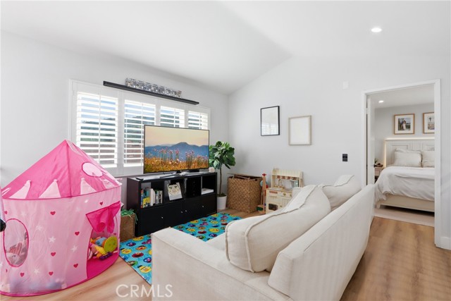 Detail Gallery Image 23 of 49 For 29161 Corales, Canyon Country,  CA 91387 - 3 Beds | 3 Baths