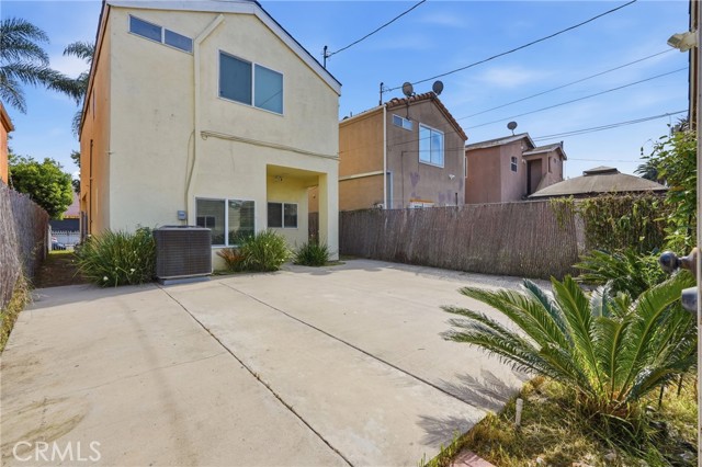 Detail Gallery Image 22 of 28 For 10105 S Main St, Los Angeles,  CA 90003 - 3 Beds | 2/1 Baths