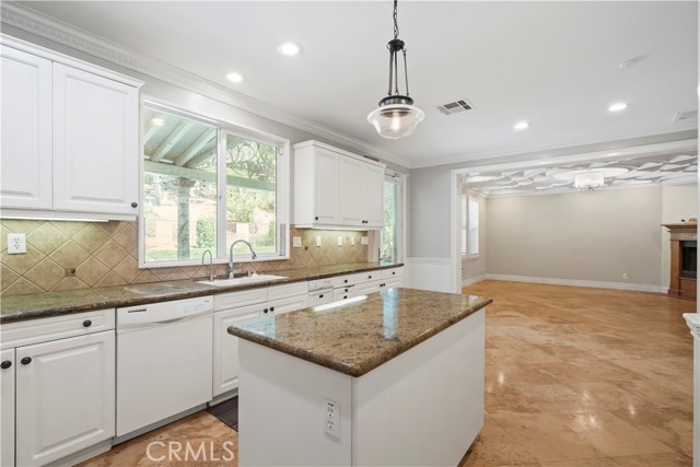 29123 Black Pine Way, Saugus CA: https://media.crmls.org/medias/4153a8f6-c1a2-4e47-ad83-90004784ba88.jpg