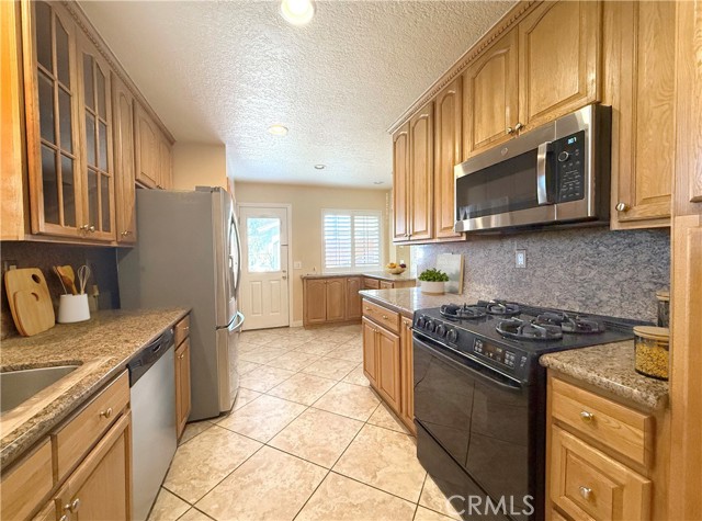 Detail Gallery Image 7 of 22 For 12349 Crepe Myrtle Ave, Chino,  CA 91710 - 3 Beds | 2 Baths