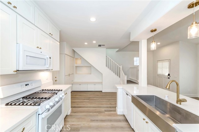 58 Paisley Place, Irvine CA: https://media.crmls.org/medias/41545ca1-4de4-4c24-8c50-0d192bb9d26b.jpg
