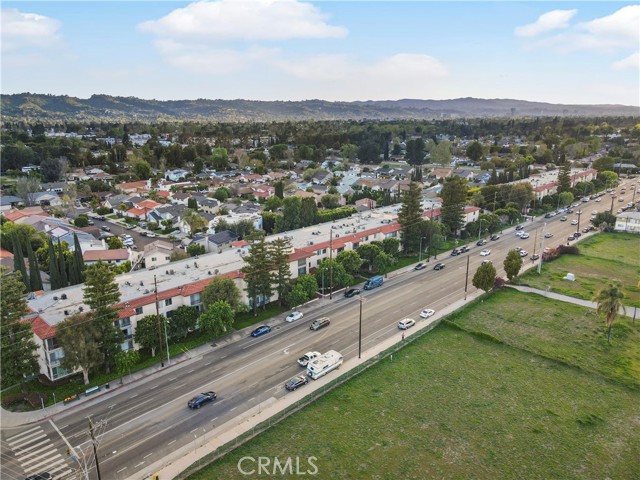 12720 Burbank Boulevard, Valley Village CA: https://media.crmls.org/medias/4154a8f3-306d-4f3b-9b19-8991cd1c4634.jpg
