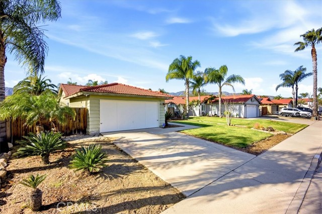 Detail Gallery Image 3 of 47 For 281 Jessica, Lake Elsinore,  CA 92530 - 3 Beds | 2 Baths