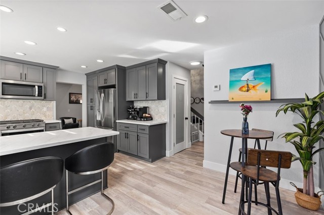 Detail Gallery Image 8 of 32 For 9 Flaxwood, Irvine,  CA 92614 - 3 Beds | 2/1 Baths