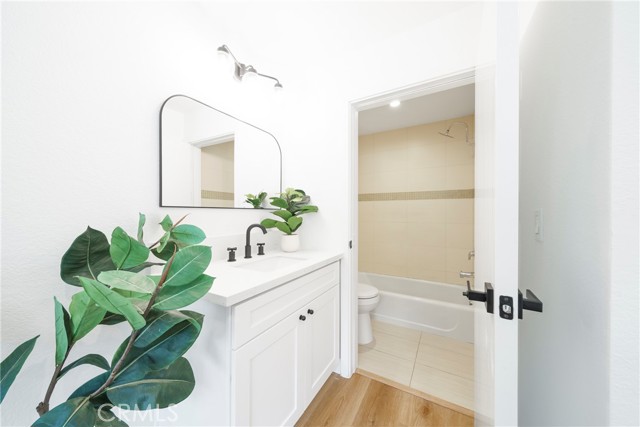 Detail Gallery Image 18 of 32 For 957 S Gramercy Dr #105,  Los Angeles,  CA 90019 - 2 Beds | 2 Baths