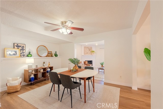 Detail Gallery Image 5 of 25 For 19945 Labrador St, Chatsworth,  CA 91311 - 5 Beds | 4 Baths