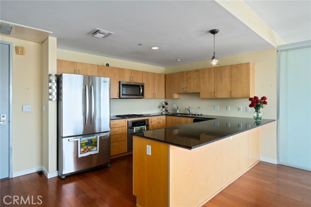 285 W. 6th Street, Unit #527, San Pedro CA: https://media.crmls.org/medias/41577cf4-8b78-443b-bfc9-0bf8f45a9b68.jpg