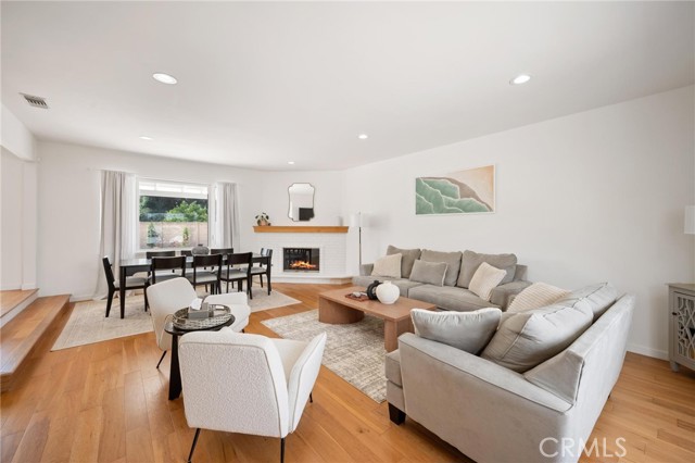 Detail Gallery Image 5 of 32 For 7801 Kelvin Ave, Winnetka,  CA 91306 - 4 Beds | 3 Baths