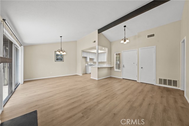 Detail Gallery Image 3 of 16 For 684 Parkview Dr, Lake Elsinore,  CA 92530 - 2 Beds | 1 Baths