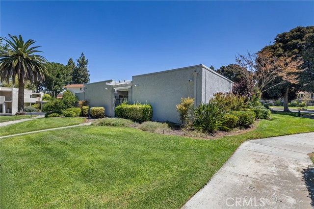 Detail Gallery Image 3 of 38 For 2222 via Puerta a,  Laguna Woods,  CA 92637 - 2 Beds | 2 Baths