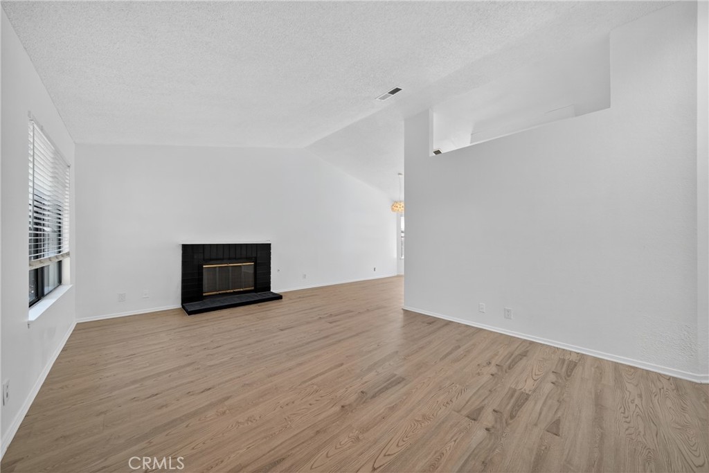 MLS #OC25244729 image #19