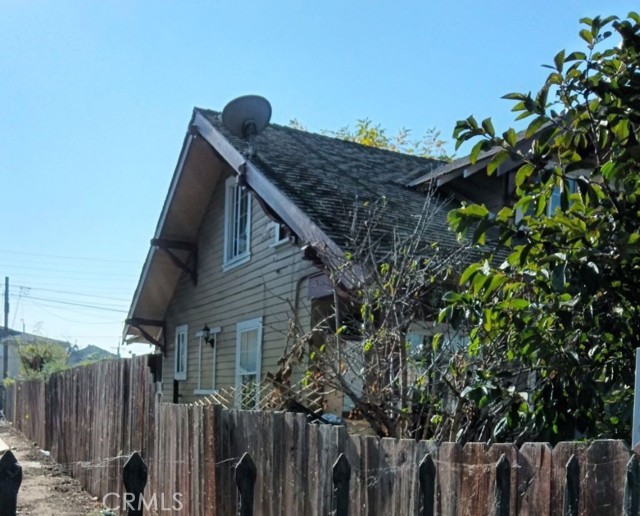 Detail Gallery Image 2 of 3 For 860 W 43rd Pl, Los Angeles,  CA 90037 - 3 Beds | 1 Baths