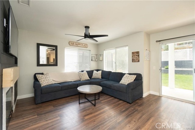 Detail Gallery Image 9 of 19 For 814 Viewtop Cir, Corona,  CA 92881 - 3 Beds | 2/1 Baths