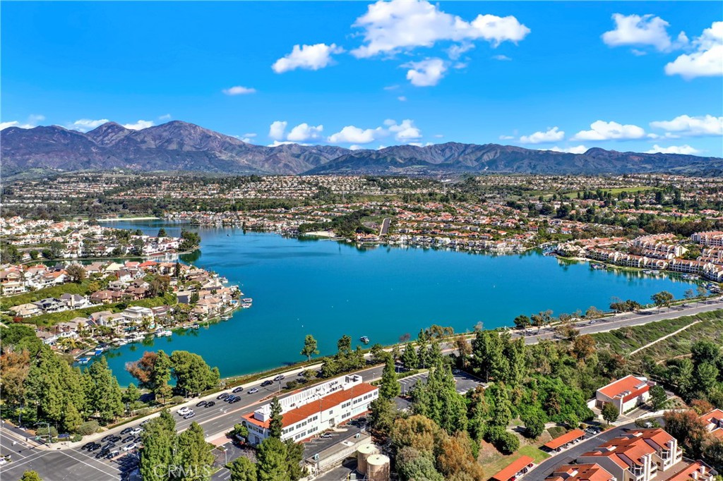 https://media.crmls.org/medias/415adb22-ae3d-4cd7-b7c4-651c43f3171e.jpg?preset=X-Large