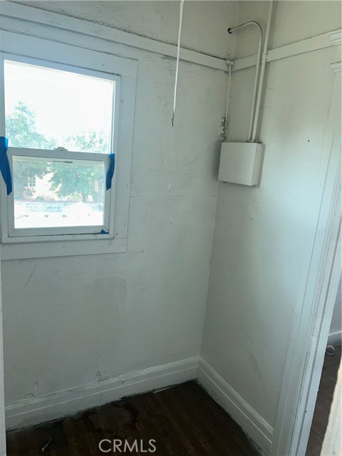 146 E 45th Street, Los Angeles CA: https://media.crmls.org/medias/415addca-30e3-49d2-af1e-0b7d2a01555a.jpg